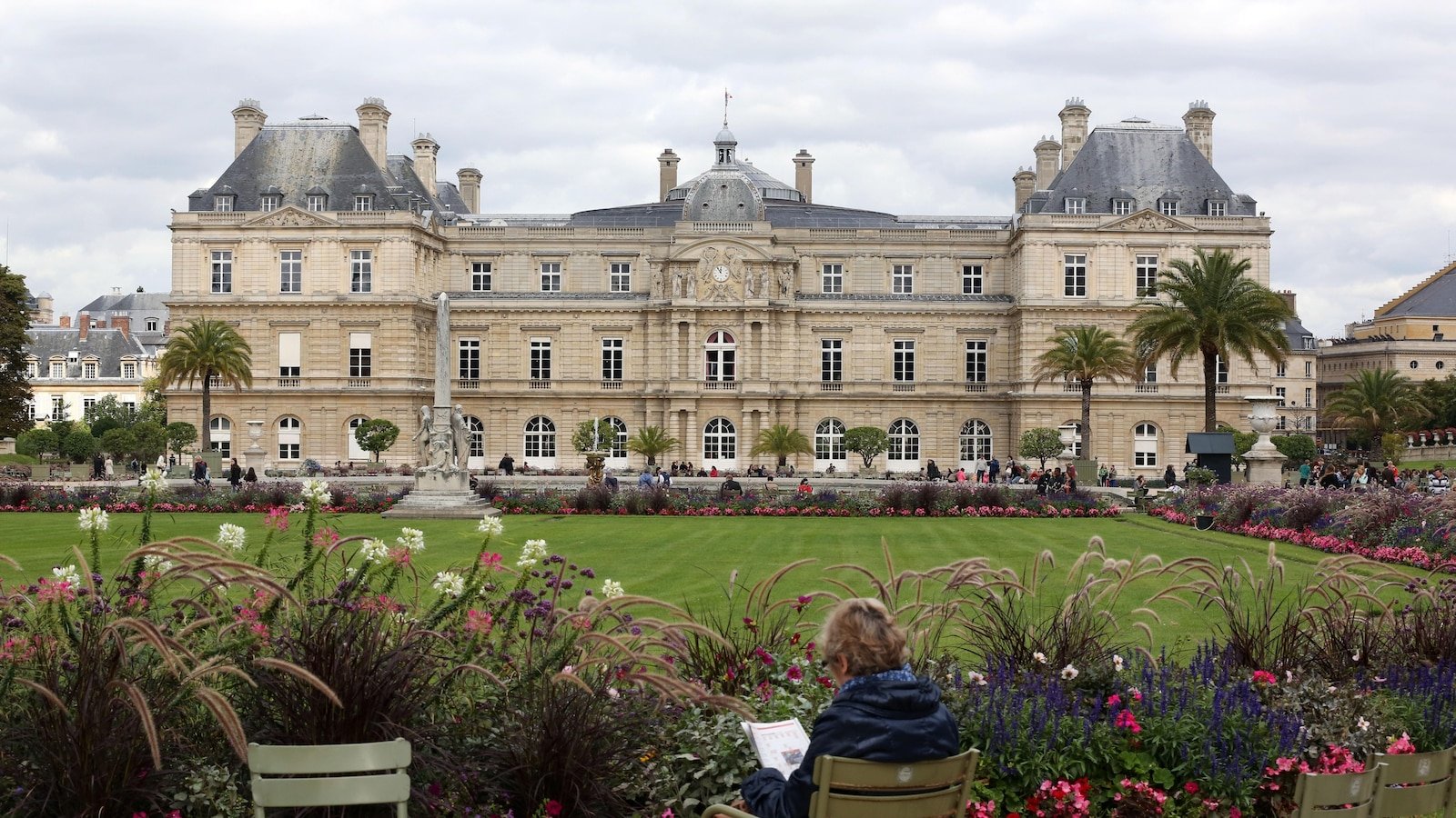 फ्रेंच माजी सिनेटरवर लैंगिक अत्याचार केल्याबद्दल खासदाराला ड्रगिंगच्या खटल्याबद्दल काय माहिती आहे