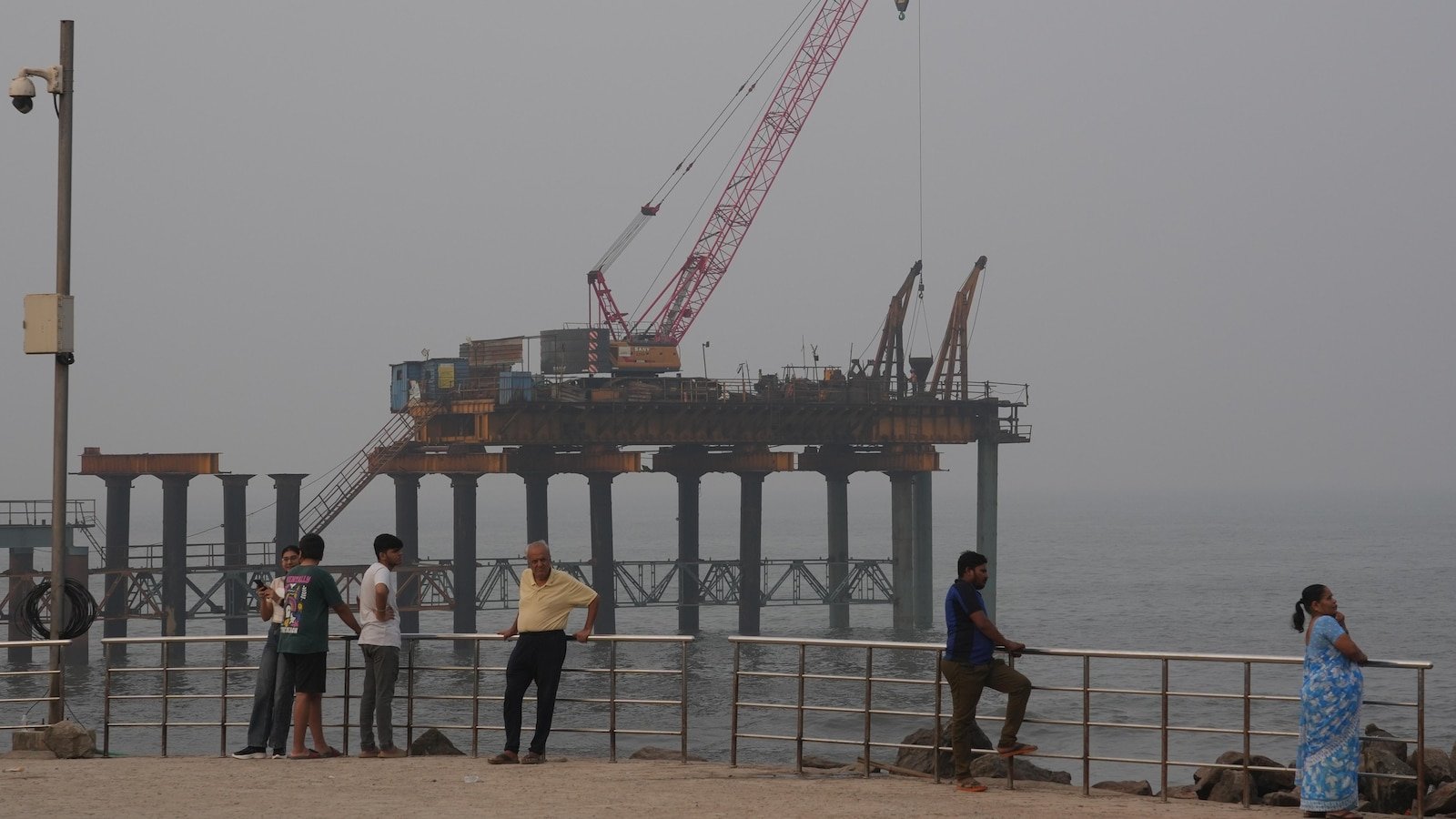 भारताचा अर्थसंकल्प वित्तीय शिस्तीच्या वचनासह पायाभूत सुविधांच्या खर्चाला चालना देतो