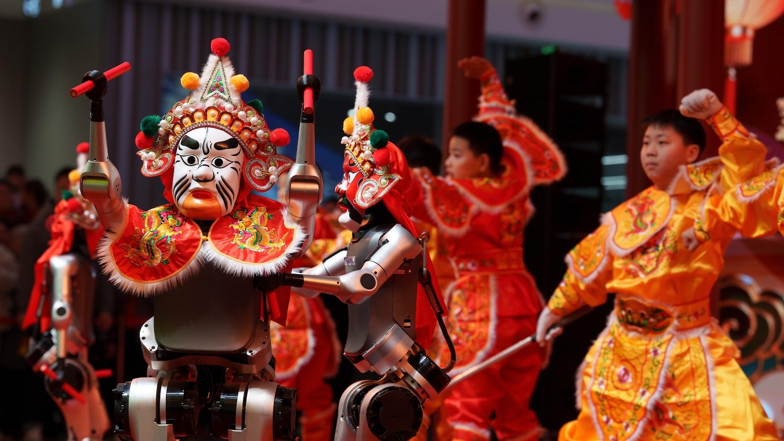 चीनच्या नॅशनल काँग्रेसची बैठक होत असताना, त्याच्या आर्थिक महत्त्वाकांक्षा वाढीच्या मर्यादा ओलांडल्या आहेत