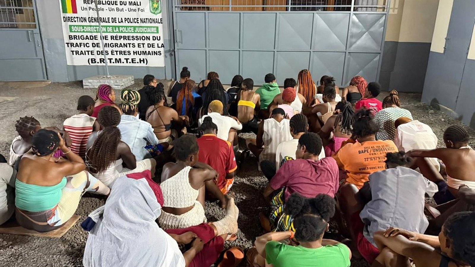 इंटरपोलने जागतिक तस्करीच्या कारवाईत 3,700 हून अधिक संशयितांना अटक केली आहे