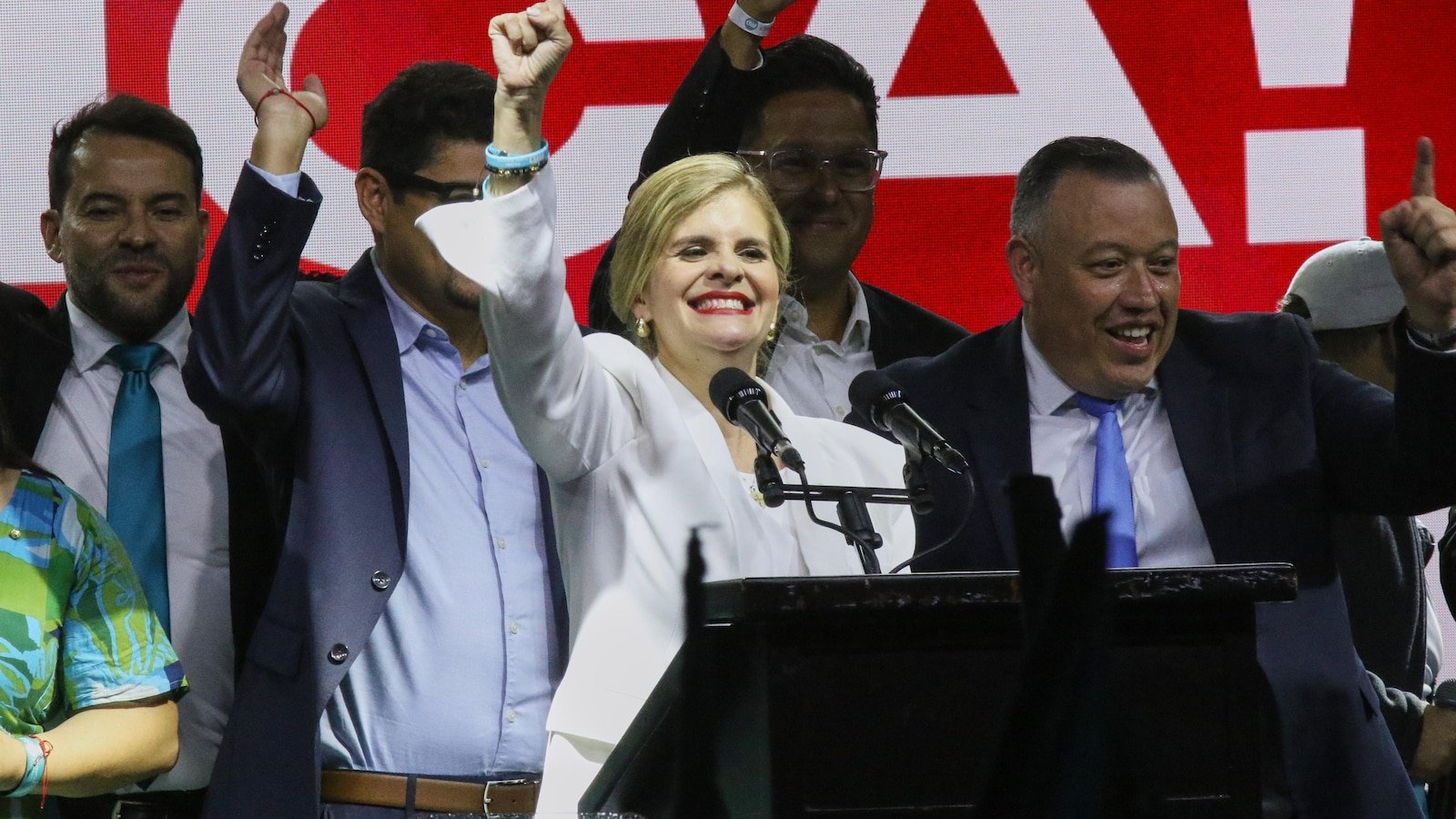 कंझर्व्हेटिव्ह पॉप्युलिस्ट लॉरा फर्नांडिस यांनी कोस्टा रिकनचे अध्यक्षपद जिंकले, सुरुवातीचे निकाल दाखवतात