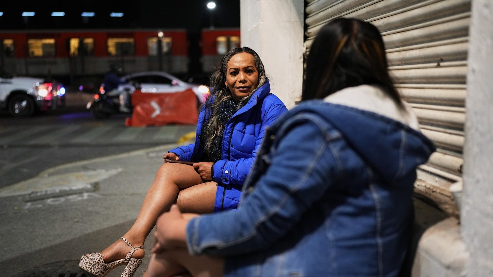 विश्वचषक म्हणजे मेक्सिको सिटीतील काही गरीबांसाठी वेतन कपात आणि विस्थापन