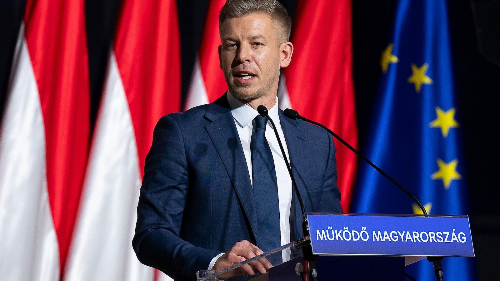 हंगेरीचे विरोधी पक्षनेते मॅग्यार मोहिमेने हंगेरीला पश्चिमेकडे खेचण्याचे वचन दिले
