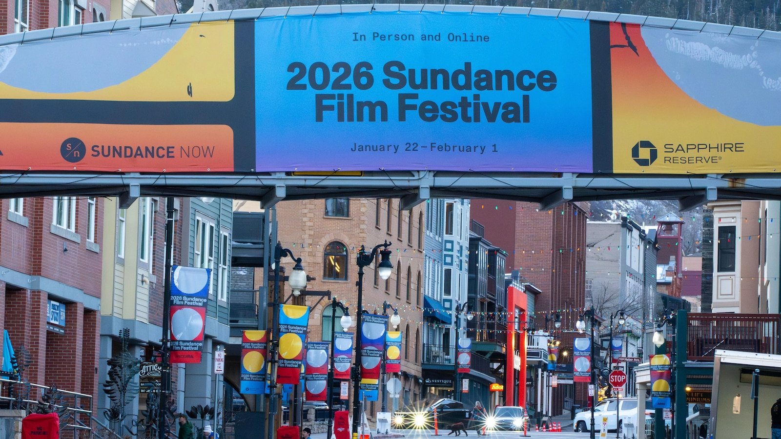 सनडान्स येथे यूएस प्रतिनिधी मॅक्सवेल फ्रॉस्ट यांच्यावर हल्ला केल्याबद्दल अटक