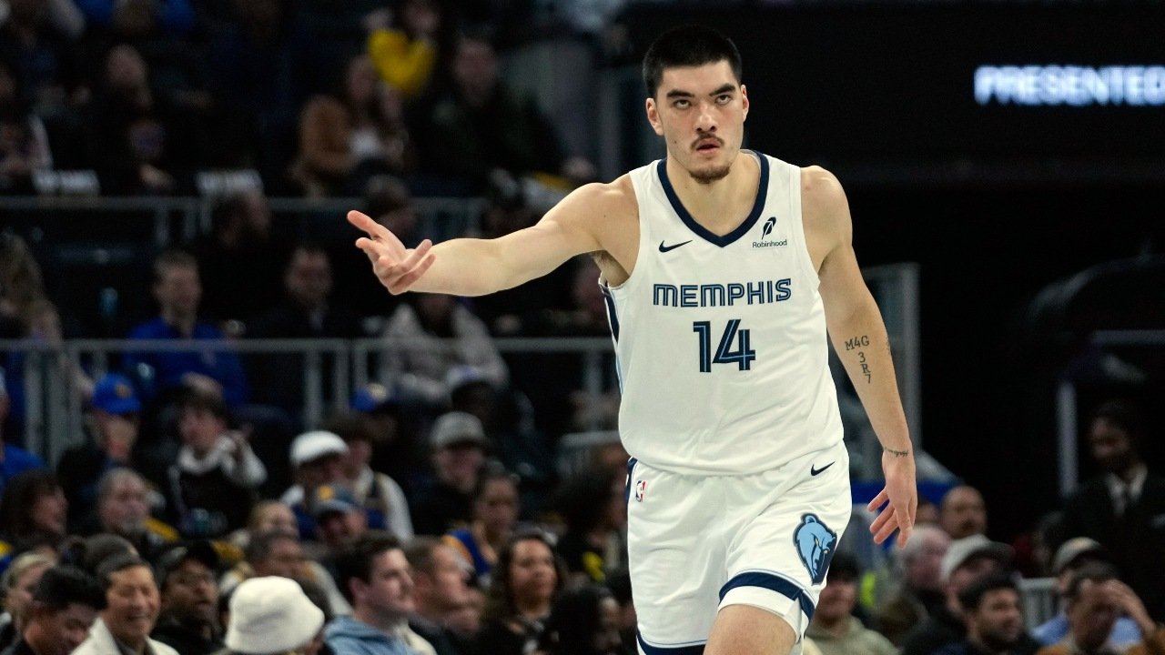 ग्रिझलीज खेळाडू झॅक एडीने घोट्याच्या शस्त्रक्रियेनंतर हंगाम संपवला